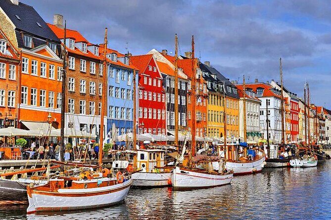 2-Hour Private City Walking Tour with a Canal Tour ticket - Meeting at H. C. Andersens Boulevard, finishing by Nyhavn