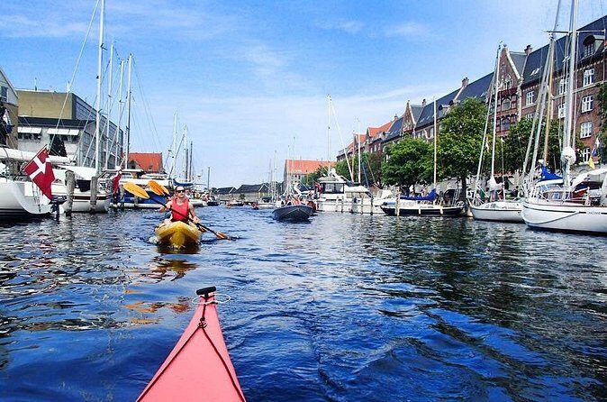 2 Hours Guided Kayak Tour in Copenhagen Harbor - Thorvaldsens Museum From the Water: Canal Passing Moments