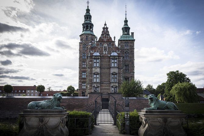 3 Hours Private Bike Tour in Copenhagen - Royal history and Denmark’s power center: Amalienborg, Round Tower, Christiansborg