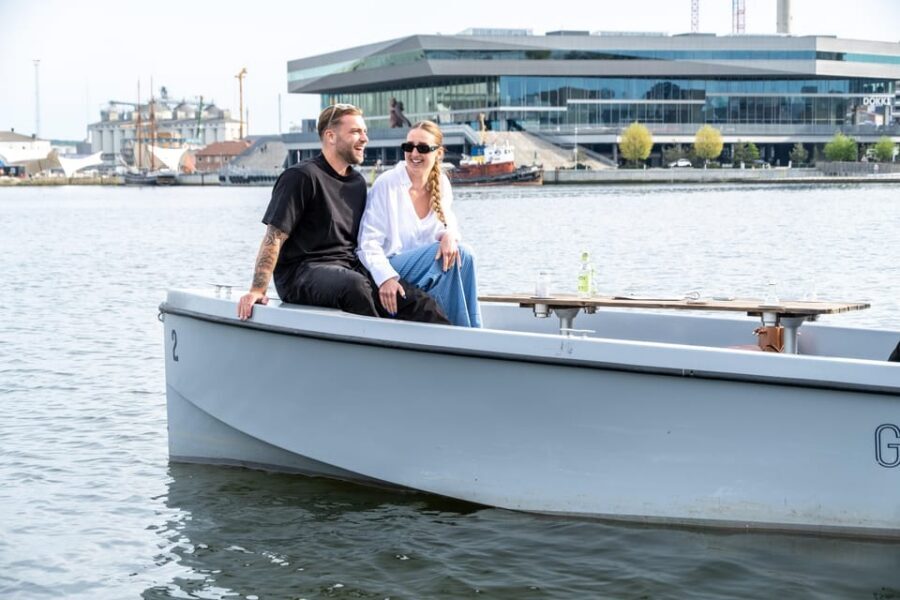 Aarhus: 1 or 1,5 Hour Boat Rental - No License Required - Meeting at the Lighthouse: Where the Day Starts