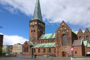 Aarhus Walking Tour: Explore Top Sights & Hidden Gems - Meeting at Aarhus Theatre: How the Start Works