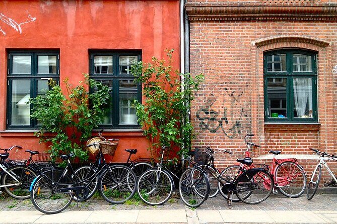 Best of Copenhagen Biking Tour-3 Hours, Small Group max 10 people - The route logic: from Rosenborg’s grounds to Tivoli’s lights