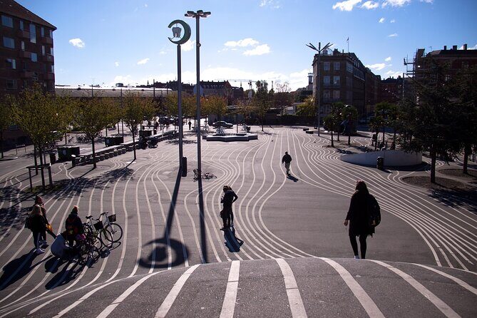 Best of Copenhagen Biking Tour-3 Hours, Small Group max 10 people - Stop 1: Rosenborg Castle area and the bike-lane welcome