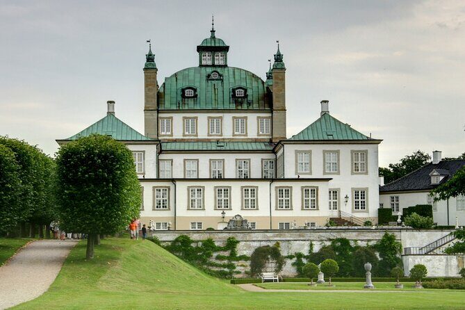 Castles of Kronborg and Frederiksborg from Copenhagen by Car - Tickets and the Useeum app: how to handle the self-guided options