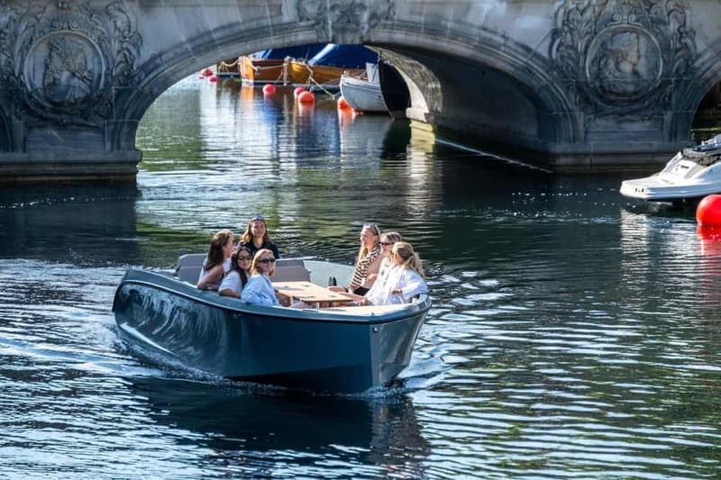 Copenhagen: 1 or 2-Hour Canal Tour in Silent Electric Boats - What’s included in the $30 price, and what costs extra