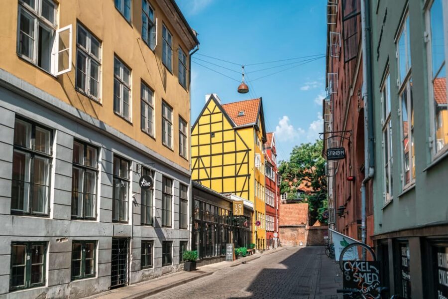 Copenhagen: 2-hour Old Town Private Walking Tour - Church of Our Lady (Vor Frue Kirke): royal love, right in the center