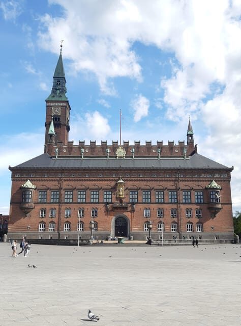 Copenhagen: 2,5-Hour 'Must See' Bike Tour with a Local Guide - Nyhavn, Christiansborg Area Views, and the Canal Mood