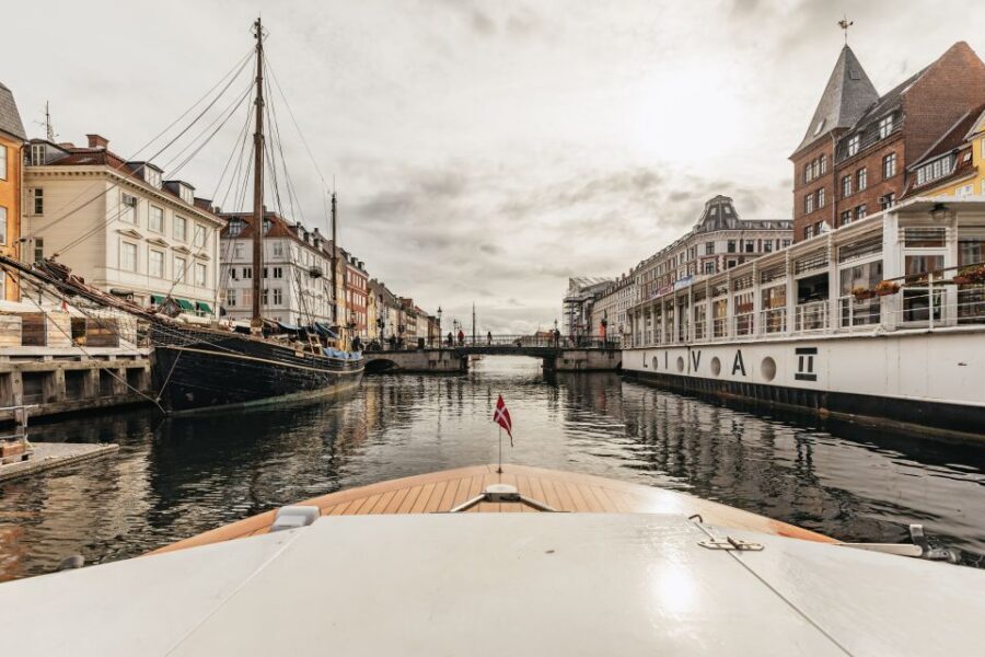 Copenhagen: Canal Cruise with Guide - Financial Denmark: Central Bank and the Former Stock Exchange Views