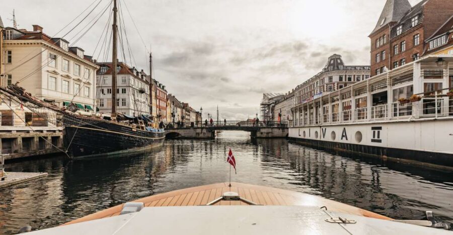 Copenhagen: Canal Cruise with Guide