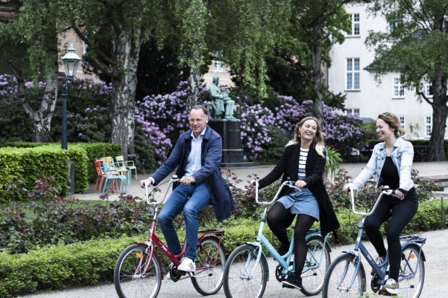 Copenhagen: City Highlights Guided Bike Tour - Small groups: the difference between “tour” and “assembly line”