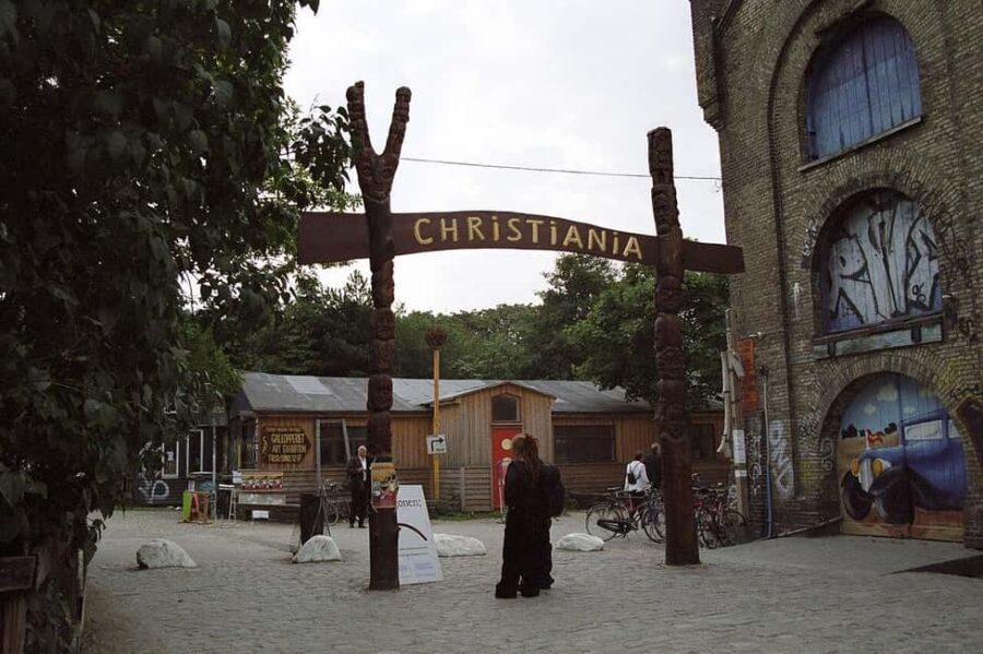 Copenhagen: Guided Bike Tour in French - Starting at Tivoli’s edge: easy meetup, good group size