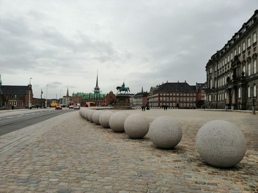 Copenhagen: Guided Walking Tour - Nyhavn and Amalienborg: The Water Cut and the Royal Square Finish