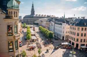 Copenhagen: Guided Walking Tour in French - Christiansborg Palace and the Stock Exchange: Where Power Meets Everyday Life