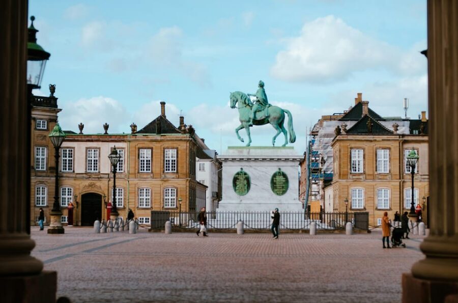 Copenhagen: Hygge & Highlights Walking Tour with Local Guide - Marmorkirken (Frederik’s Church): the Marble Church dome and the long build