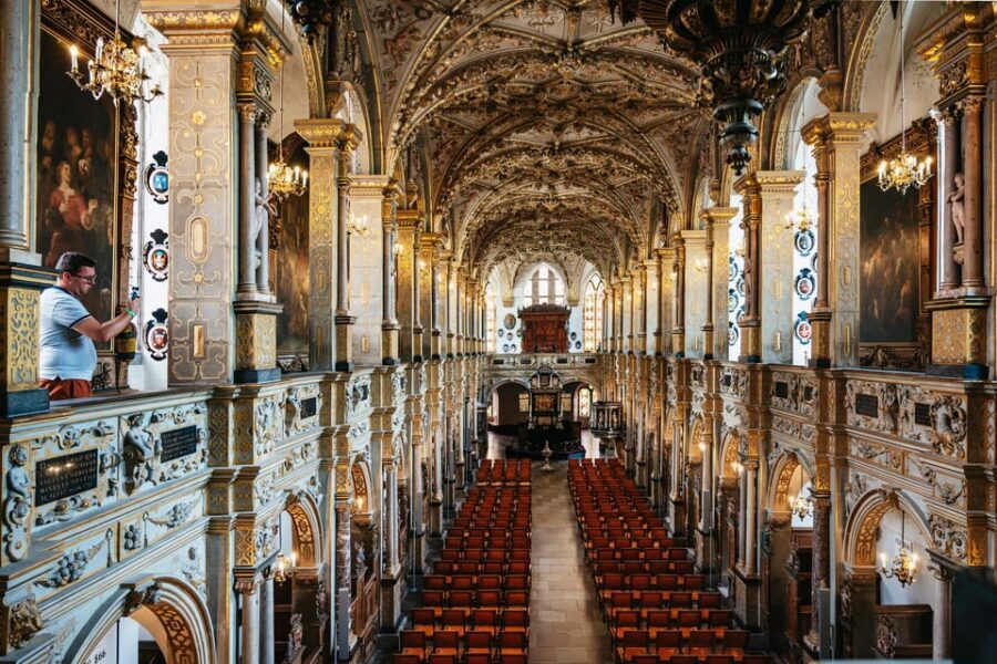 Copenhagen: Kronborg, Frederiksborg Castle and Roskilde Tour - Bus comfort and small realities that affect your day