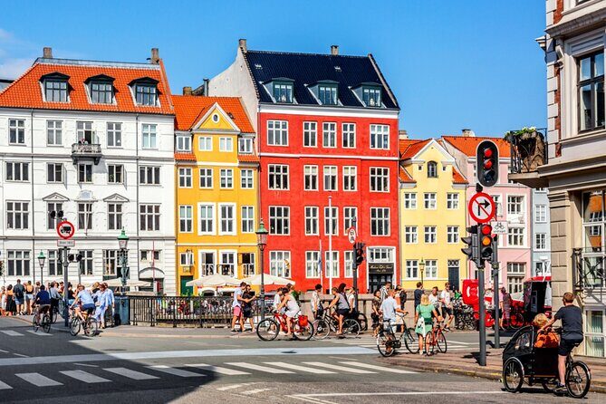 Copenhagen Little Mermaid Exploration Game and Self-Guided Tour - Stork Fountain on Amagertorv: royal symbolism, not just a photo spot