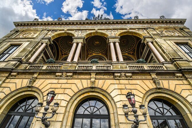 Copenhagen Little Mermaid Exploration Game and Self-Guided Tour - Amalienborg Palace Museum: royal Denmark, outside-view style