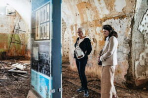 Copenhagen: Old Canals and Hidden Gems Social Boat Tour - Trekroner Island fortress: a quick stop with big contrast
