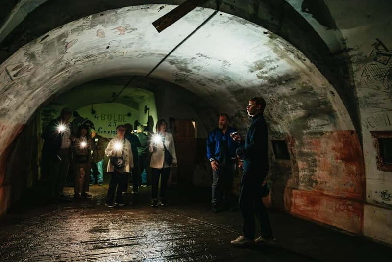 Copenhagen: Old Canals and Hidden Gems Social Boat Tour - The social format: introductions, chat, and an easy back-and-forth