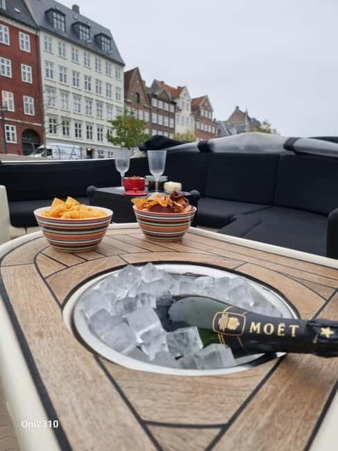 Copenhagen: Private Guided Boat Tour with City Highlights - 4 hours adds Trekroner Fort for sea-fortress views