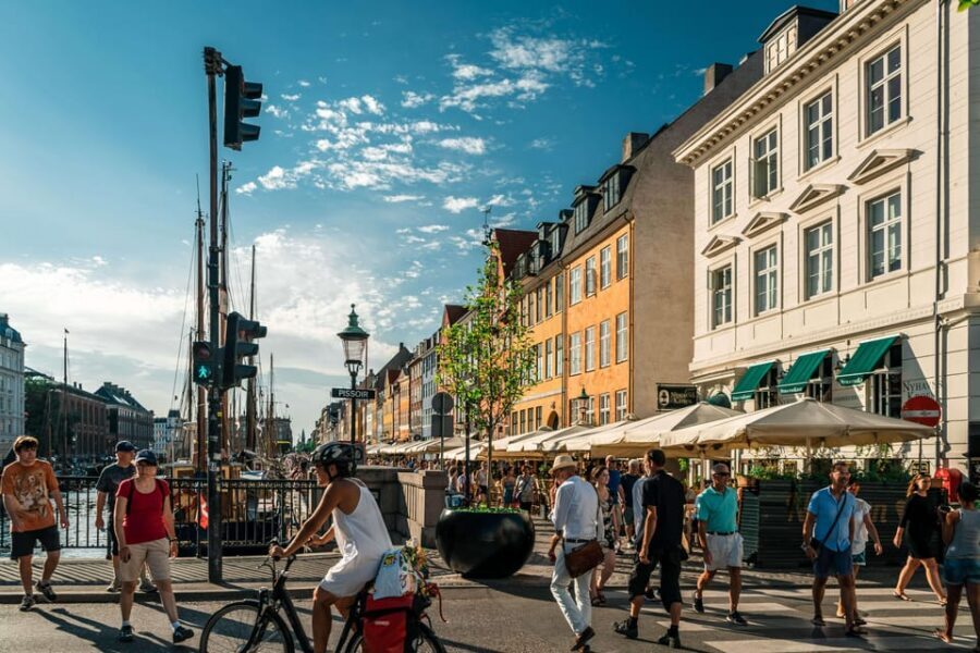 Copenhagen: Private Walking Tour - The Playhouse and Copenhagen Opera House: theater energy by the water