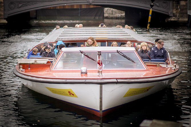 Copenhagen Sightseeing Classic Canal Tour With Live Guide - Slotsholmen island: the center of it all, seen from the harbor