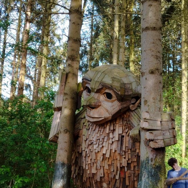 Copenhagen: Six Forgotten Giant Sculptures Tour by Bus - Thomas on the Mountain: your time to linger for scale