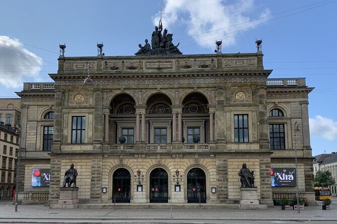 Copenhagen's Royal History: A Self-Guided Walking Tour - Amaliehaven to Amalienborg: Finishing at the Danish Royal Family’s Home