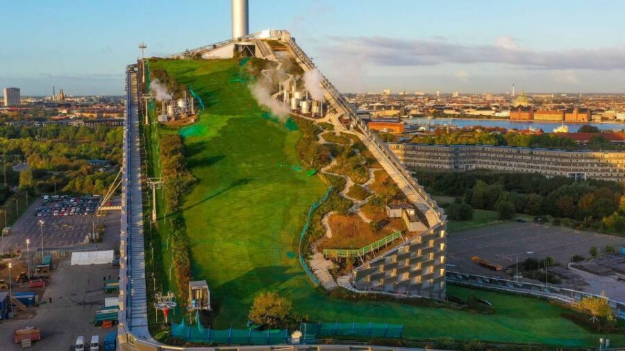 CopenHill Ski Pass Including Rental Gear - CopenHill: skiing on a power-plant roof, right in the city