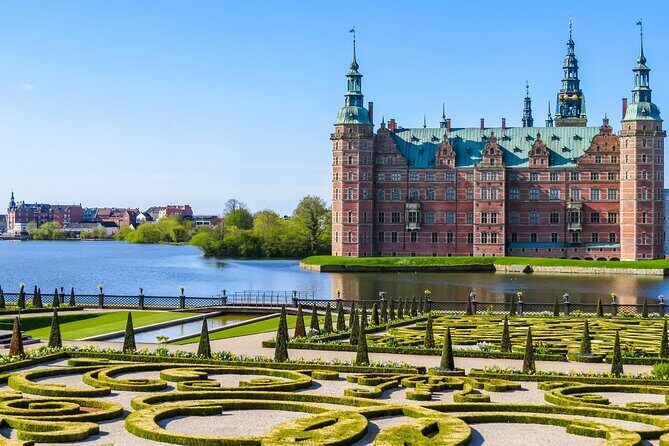 Deluxe Copenhagen Shore Excursion from Cruise Ship Port - Amalienborg Palace and the Royal Guard: A Classic Copenhagen Moment