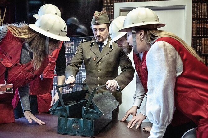 Downfall Spy Mission (Premium Private Escape Room) - Live actor gameplay: the difference between playing a room and doing the mission