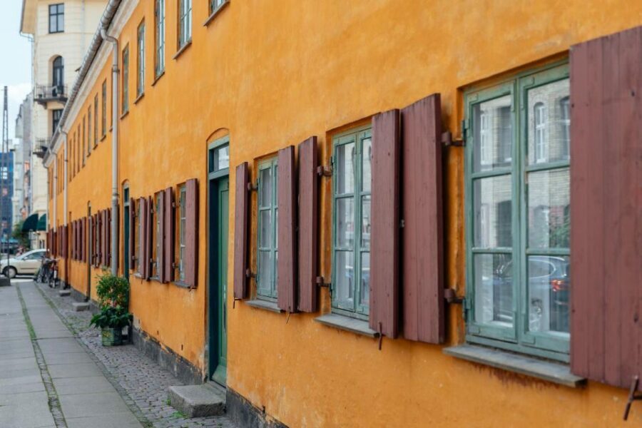 Highlights & Hidden Gems of Copenhagen Private Tour - Rosenborg Castle Exteriors: How to Stop and Look Like a Local