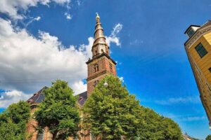 Hippies & Christianshavn Walking Tour - Stop 1: Havnegade Harbour Promenade and Getting Oriented