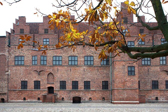 Malmö & Lund Tour, Crossing the Øresund Bridge to Sweden - The Bonus-Style Stop: Jakriborg and Its Baltic-Inspired Streets
