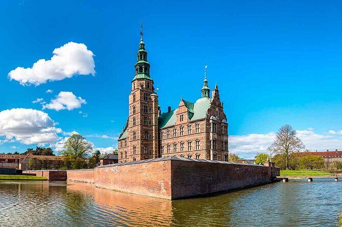 Native Walking Tour to Copenhagen - The Little Mermaid and Rosenborg Castle gardens: quick hits with big photo energy