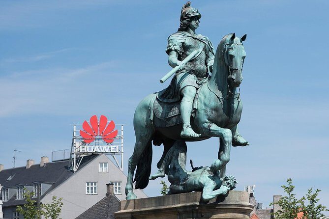 Politically Incorrect Private Hidden Gems Walking Tour - Stop 1: Christiansborg Slot and the Denmark-Through-Time Story