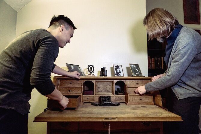 SHERLOCK Escape Room - Private group play: why it matters more than you think