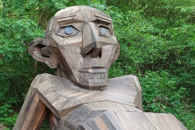 The Six Forgotten Giants Trolls Hunt with Minibus - Stop 5 in Taastrup: Teddy Friendly at the Water Stream