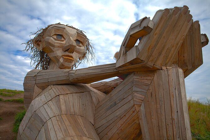The Six Forgotten Giants Trolls Hunt with Minibus - Stop 6 in Albertslund: Thomas On The Mountain for Hilltop Views