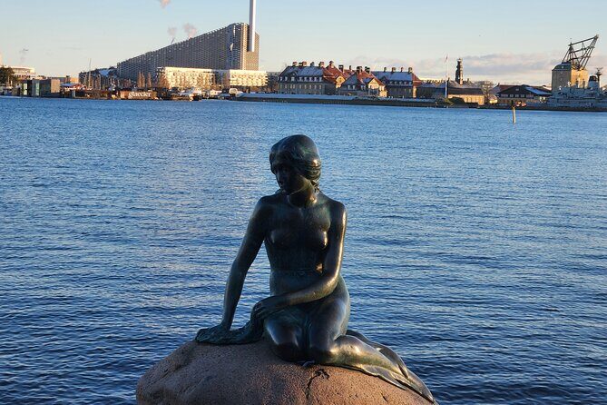 Walk & Canal Tour: Copenhagen Highlights + Changing of the Guards - Key things you will notice right away